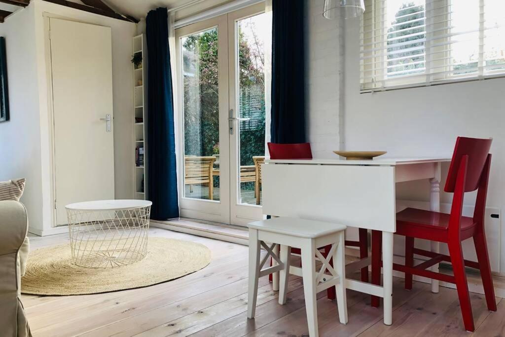 Tiny House In Tuin Van De Statige Villa Mariahof Dordrecht Exterior foto